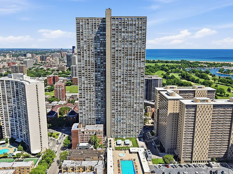655 W Irving Park Rd #1907 — Photo 1