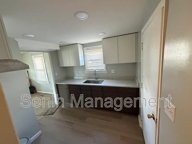 2 bed, 1.5 bath, 1000 sqft, $1,595 — Photo 3