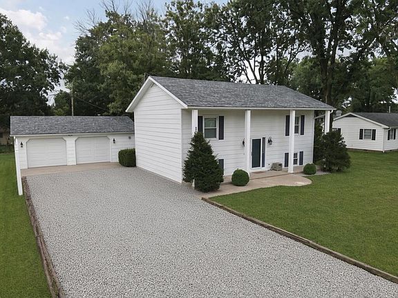 2nd image of 1000 Cecile Ln