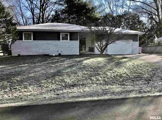 301 Meadow Dr, Macomb, IL 61455