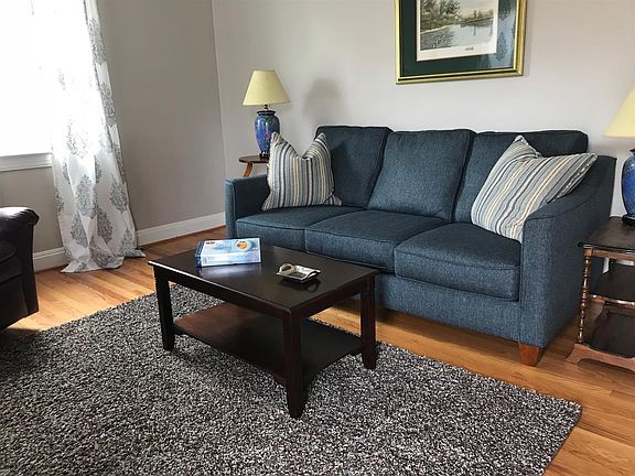 3rd image of 1718 Merritt Dr