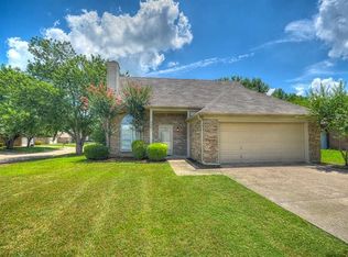 5301 Daffodil Ct, Arlington, TX 76018