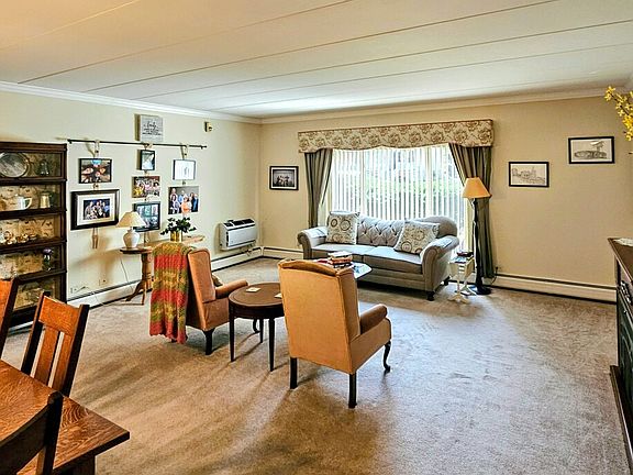 4th image of 224 S Oak Park Ave APT 1B