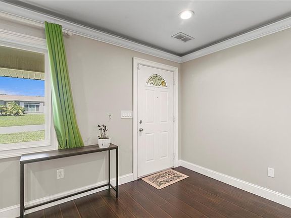 3rd image of 1009 WOODLEY ROAD