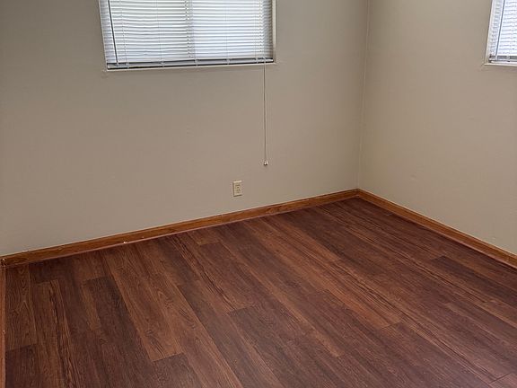 3rd image of 506 NE Independence Ave APT B