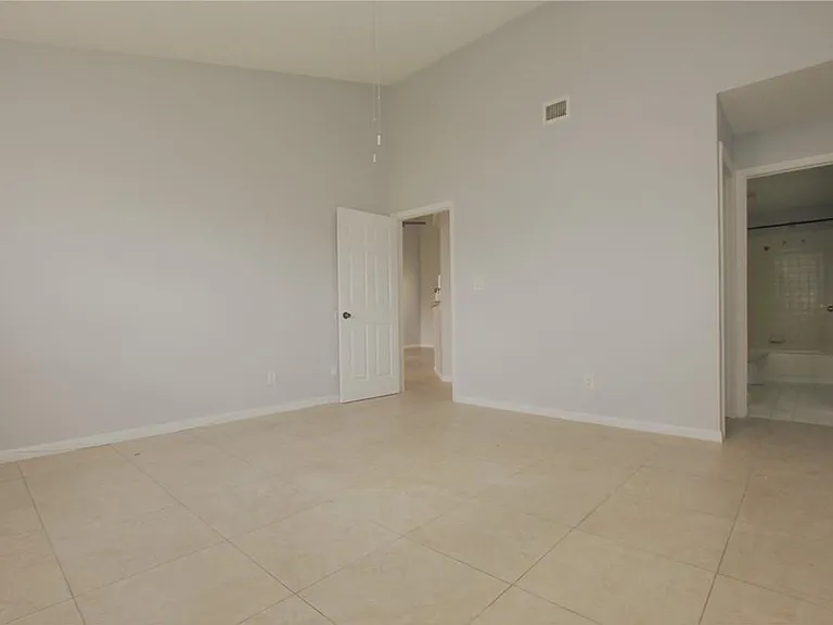 3413 NW 44th St #201 — Photo 12