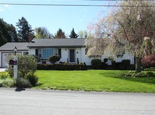 15 Longmeadow Ave, Middletown, RI 02842