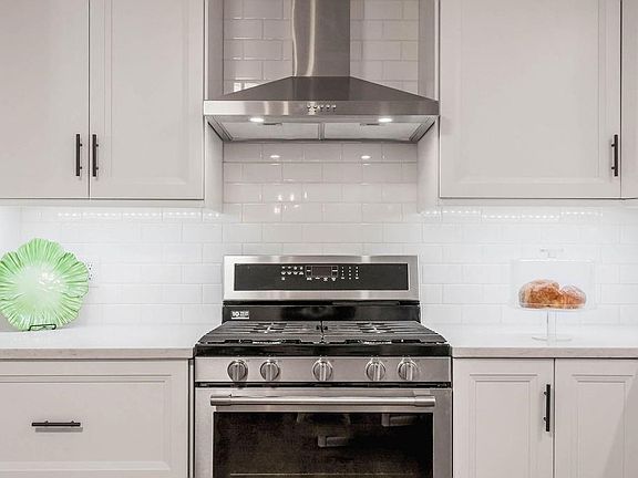 4th image of 5246 Fontana St
