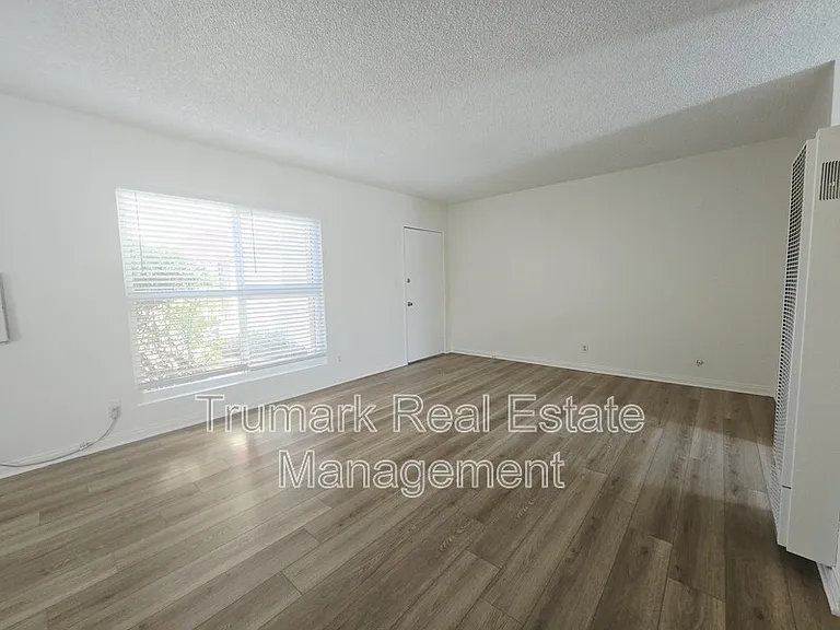 210 W Tujunga Ave #5 — Photo 12