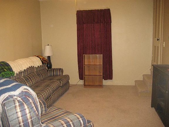 4th image of 425 S Elm St