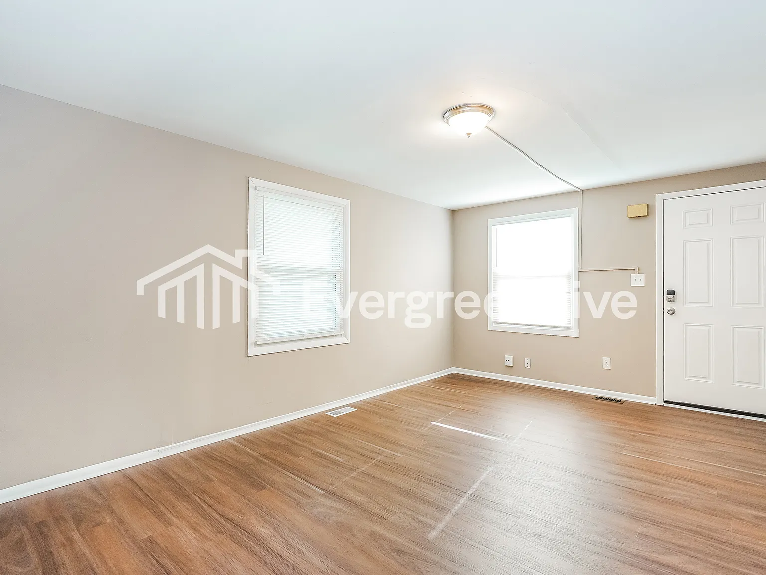 3 bed, 1.5 bath, 1056 sqft, $1,295 — Photo 3