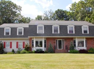 21 Robin Dr, Oak Ridge, NJ 07438