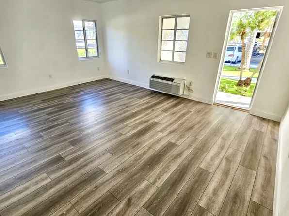 916 W 42nd St, Miami Beach, FL