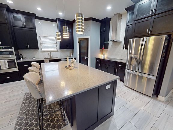 3rd image of 417 E Downs Ave