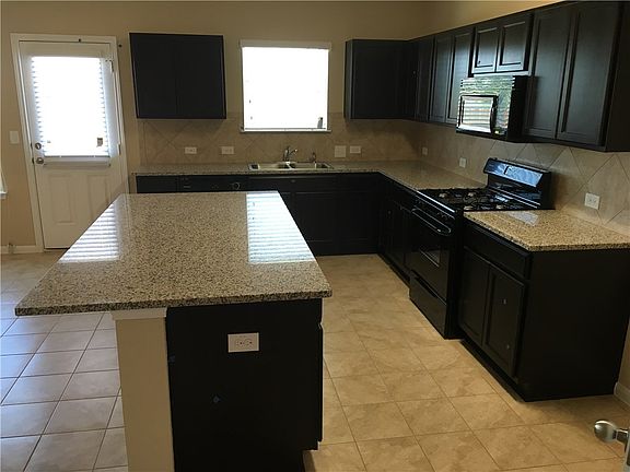 4th image of 301 Moulins Ln