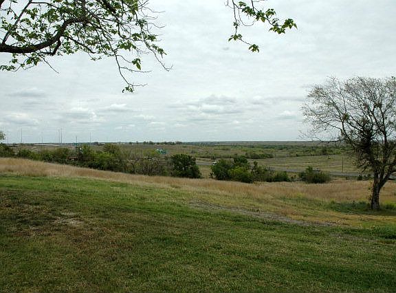 2nd image of 1629 N Us Highway 183