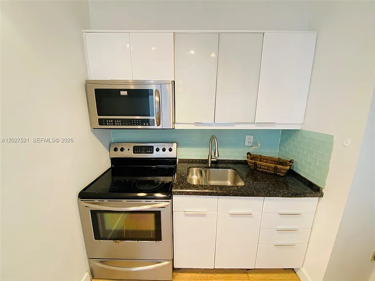 6881 Bay Dr #11 — Photo 6