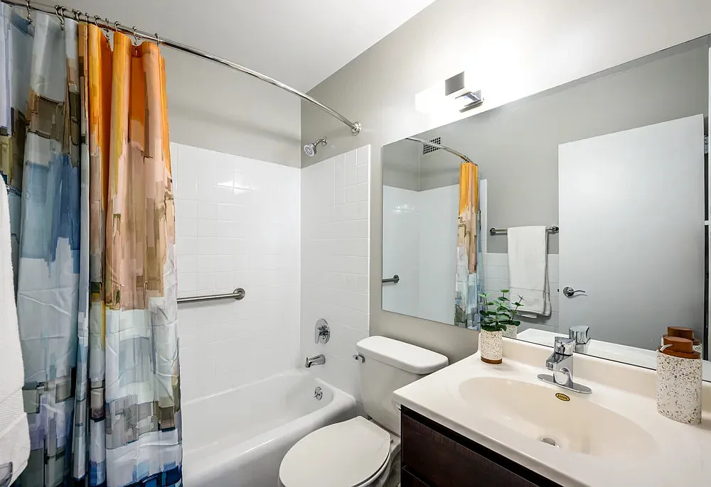 3 bed, 2.0 bath, 1340 sqft, $3,277 — Photo 4