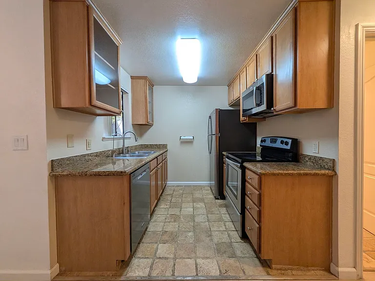 2250 Monroe St #137 — Photo 6