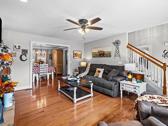 5th image of 3101 Farm View Ct