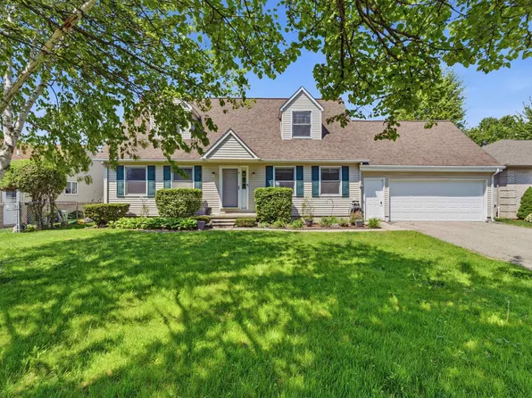 51613 Sass Rd, Chesterfield, MI 48047