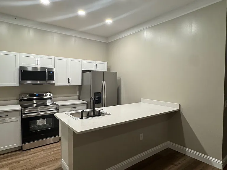 511 N Henry St #A — Photo 3