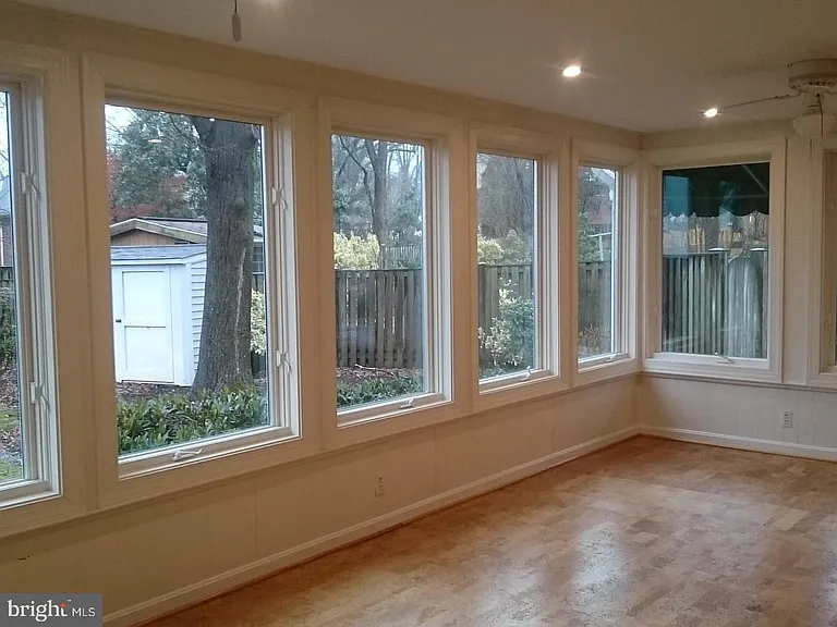 1415 Mayflower Dr — Photo 9