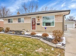31515 Gardendale Dr, Warren, MI 48088