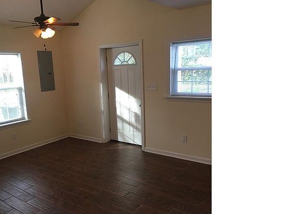 3rd image of 629C Greenlawn Ave
