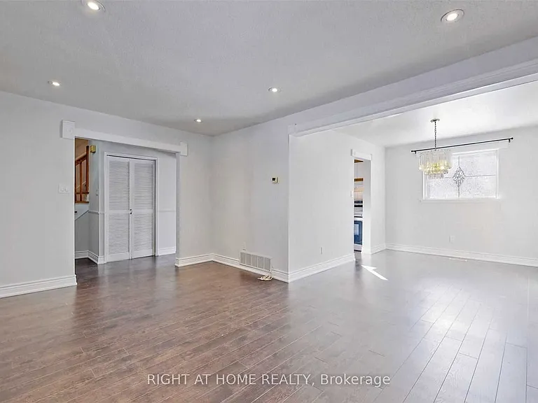 54 Penwick Cres — Photo 7