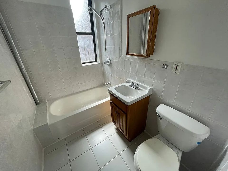2nd image of 25 Dongan Pl APT 5D