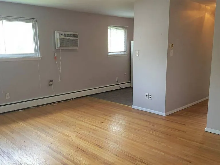 441 Ford St — Photo 3