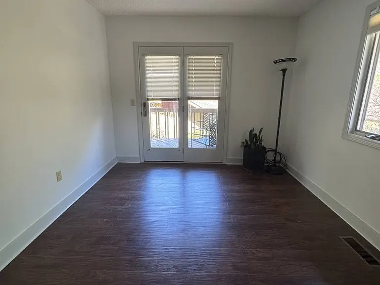 201 Chinquapin Oak Ln — Photo 6