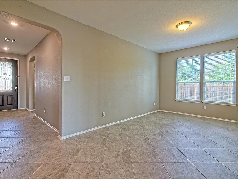 31443 Kingsway Rd — Photo 5
