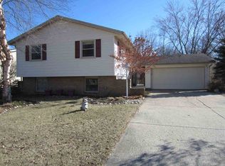 2211 W 30th St, Davenport, IA 52804