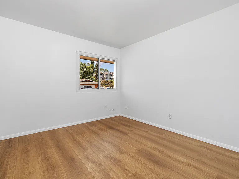 2345 Worden St — Photo 6