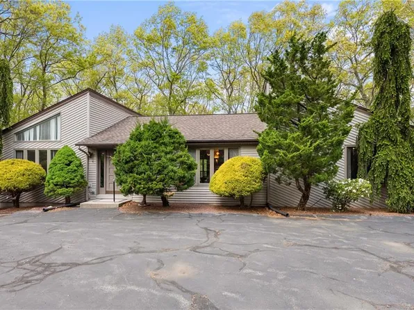 44 Whipple Rd, Smithfield, RI 02917