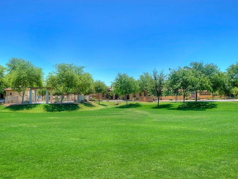 3487 E Windsor Dr — Photo 32