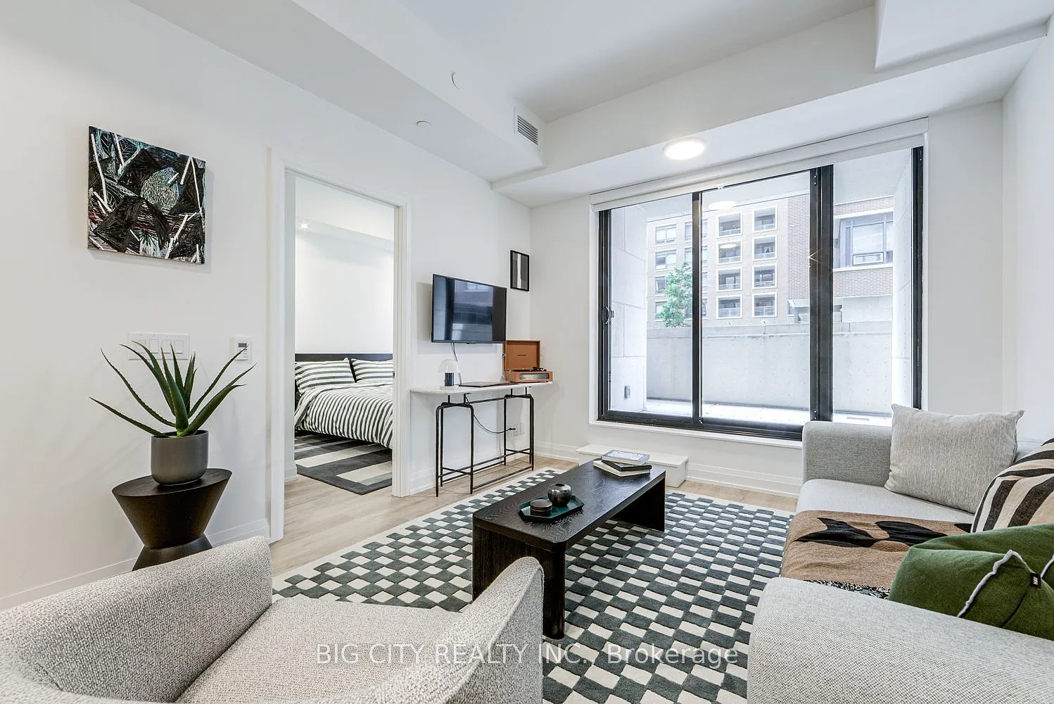 2 bed, $2,500 — Photo 1