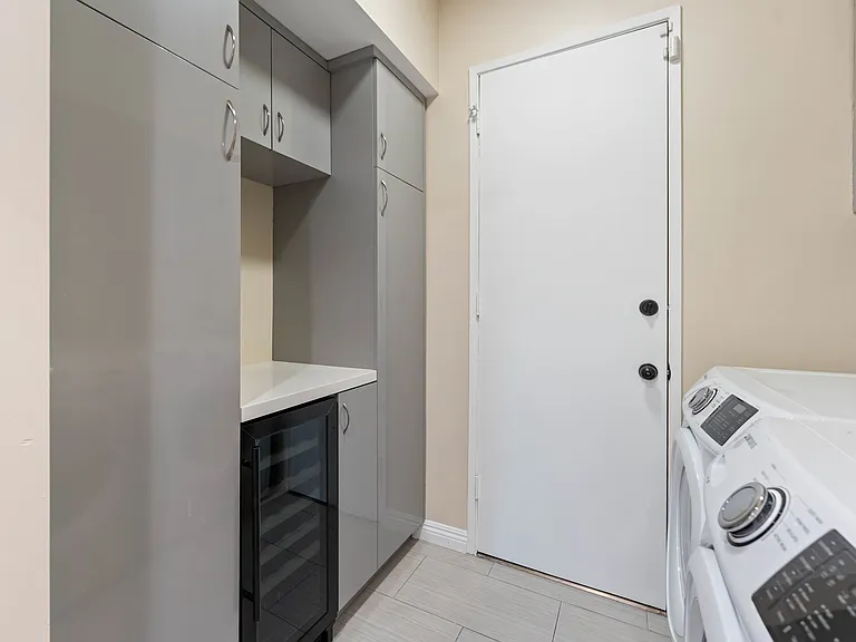 5340 Yarmouth Ave #108 — Photo 12