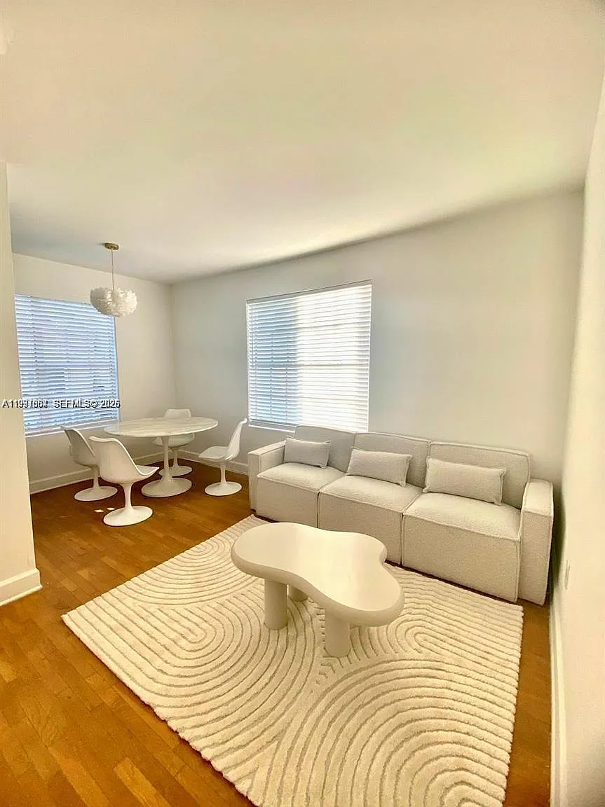 1 bed, 500 sqft, $2,200 — Photo 2