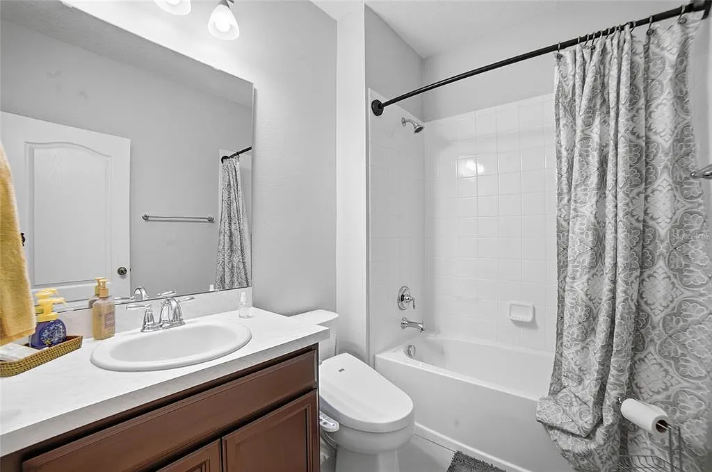 4 bed, 4.0 bath, 2563 sqft, $2,800 — Photo 4