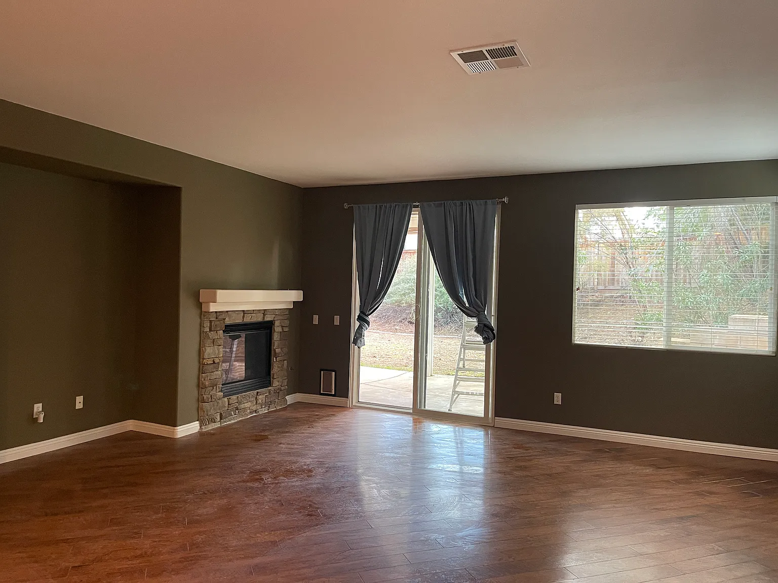 3 bed, 2.5 bath, 2749 sqft, $3,190 — Photo 3