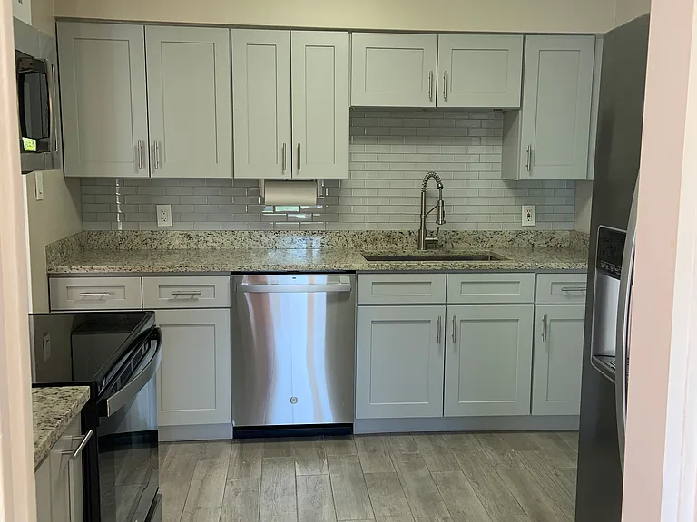 214 N Gomez Ave — Photo 4