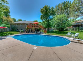 506 Highland Dr, Chanhassen, MN 55317