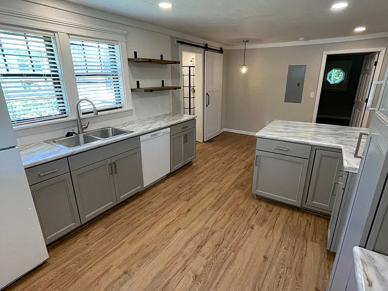 706 Avenue C SE — Photo 13