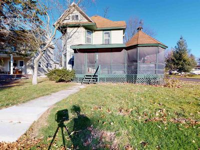 402 W Davenport St, Eldridge, IA, 52748