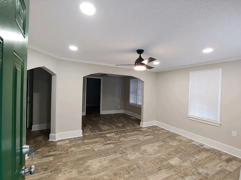 1110 Henderson Ave — Photo 4