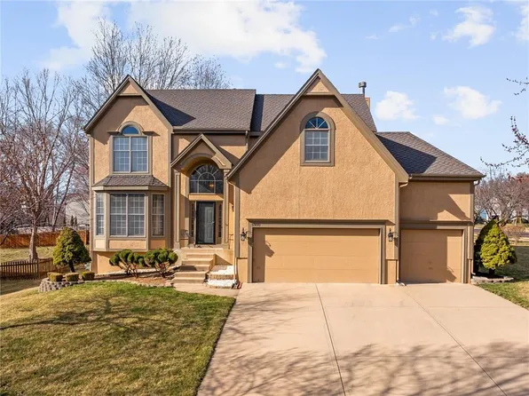5900 W 153rd St, Overland Park, KS 66223