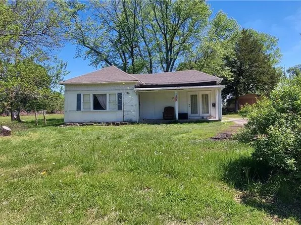 329 S Center St, Gardner, KS 66030